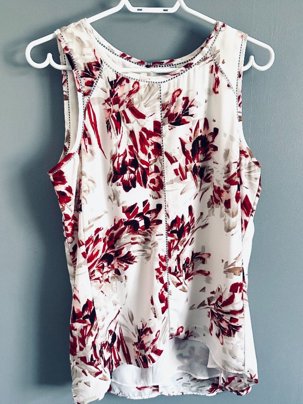 Dex The Suit Shop New York White/Red floral Sleeveless top Women's Size M